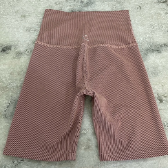 Beyond Yoga Ribbed Mauve Bike Shorts - Picture 9 of 14